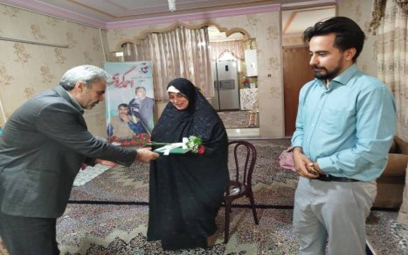 دیدار مدیر کل آموزش و پرورش استان کرمان با خانواده شهید فرهنگی شهید احمد گروهی