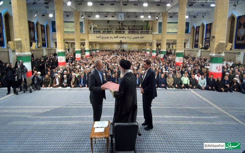 صفات منتسب به روسای جمهور در حکم تنفیذ رهبر انقلاب/ آیت الله هاشمی سیاستمداری هوشمند بود و روحانی شخصیتی دانشمند