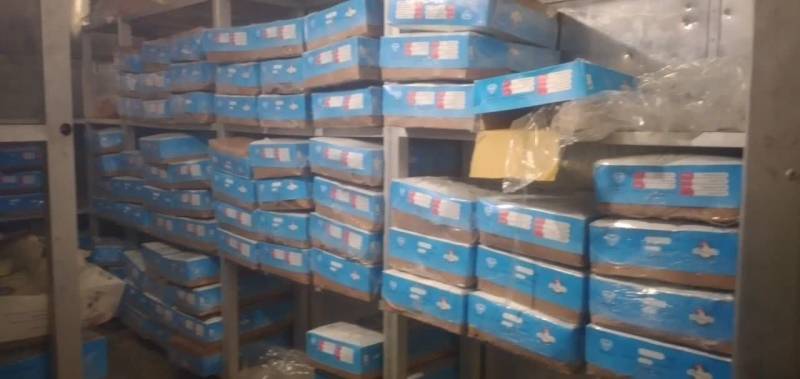 توقیف محموله ۲ تنی مرغ تاریخ گذشته و غیر قابل مصرف در جیرفت