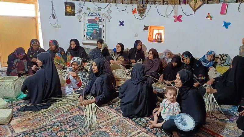 پیگیری بیمه بانوان بافنده جنوب کرمان در شهر ملی حصیربافی