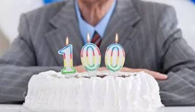 ۴ غذا و نوشیدنی که باید از آنها اجتناب کنید