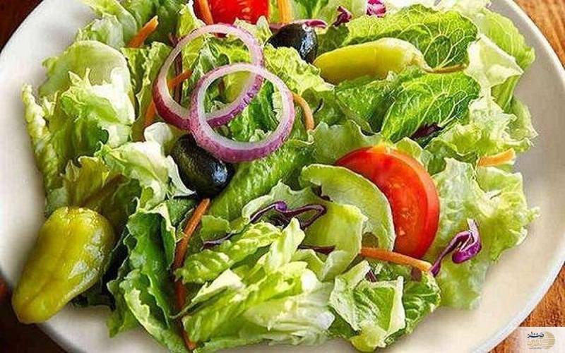 یک واقعیت نادرست درباره سالاد خوردن که تا الان نمی دانستید