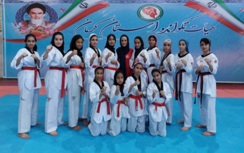 کسب ۱۱ مدال توسط دختران جیرفتی در مسابقات تکواندو قهرمانی استان