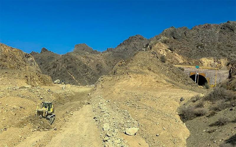 فعالیت همزمان در تونل‌ها، ترانشه‌ها و پل‌های طاقی؛ جدیدترین وضعیت محور جیرفت–بم