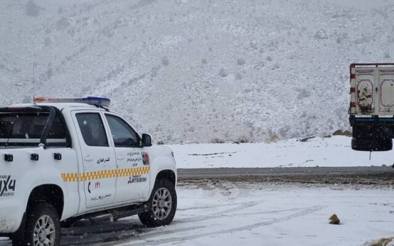 تردد در گردنه برف گیر سربیژن جیرفت بدون زنجیرچرخ امکانپذیر نیست